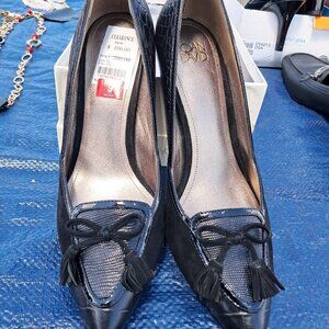 Womens black leather pumps